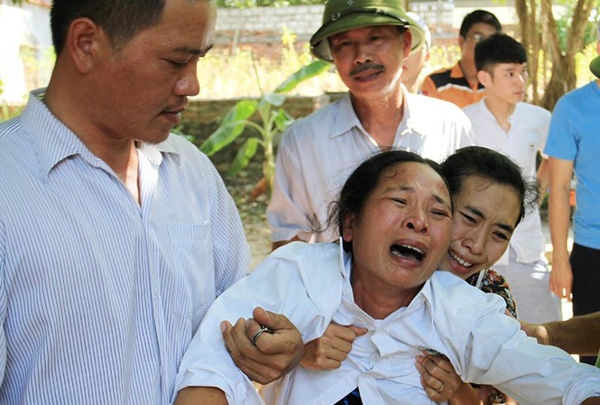 9 ngư dân tàu cá Nghệ An mất tích: Tang thương quê nghèo 9 ngư dân tàu cá Nghệ An mất tích: Tang thương quê nghèo