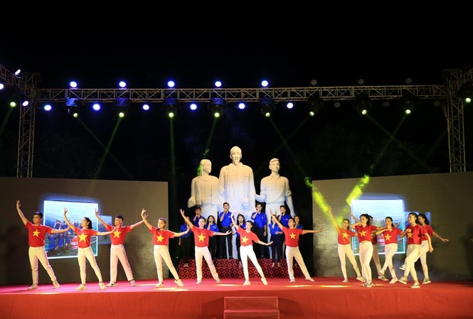 Hàng vạn thanh niên Nghệ An tham gia tình nguyện hè trong 20 năm Hàng vạn thanh niên Nghệ An tham gia tình nguyện hè trong 20 năm