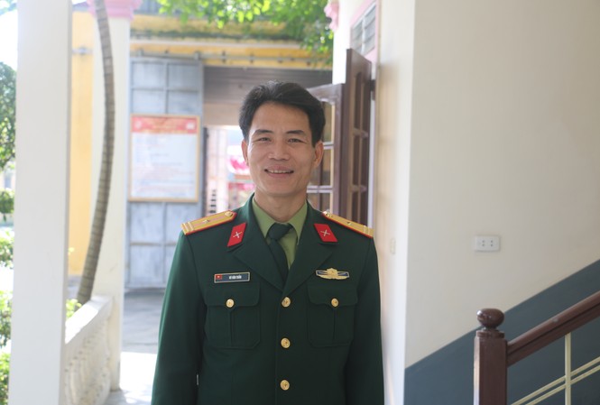 Thiếu tá quân đội bơi gần 100m cứu cô gái nhảy cầu trên sông Lam Thiếu tá quân đội bơi gần 100m cứu cô gái nhảy cầu trên sông Lam