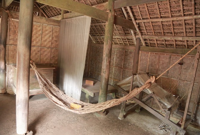 Bình dị kỷ vật trong ngôi nhà tranh thuở ấu thơ của Bác Bình dị kỷ vật trong ngôi nhà tranh thuở ấu thơ của Bác