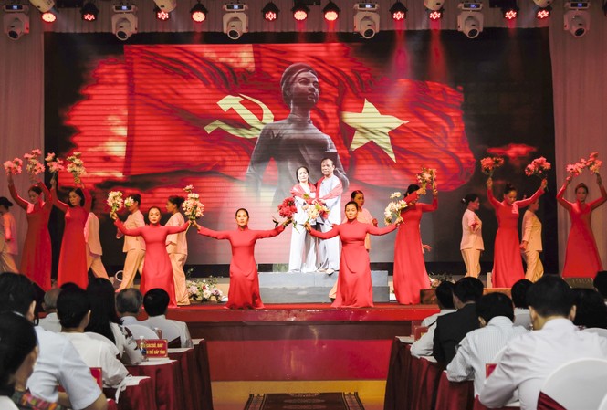 Nguyễn Thị Minh Khai: Nữ chiến sỹ cộng sản kiên trung Nguyễn Thị Minh Khai: Nữ chiến sỹ cộng sản kiên trung