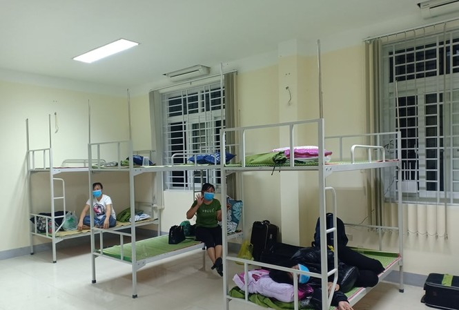 Cách ly, lấy mẫu xét nghiệm nhiều trường hợp tiếp xúc bệnh nhân thứ 122 Cách ly, lấy mẫu xét nghiệm nhiều trường hợp tiếp xúc bệnh nhân thứ 122