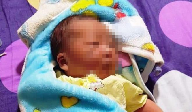 Bé sơ sinh bị bỏ rơi ở cánh đồng lúc rạng sáng Bé sơ sinh bị bỏ rơi ở cánh đồng.
