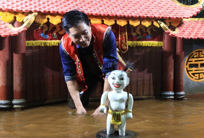 Nghệ nhân có 7 đời theo rối nước được mời đi Mỹ trình diễn Rối nước Phan Thanh Liêm là mô hình thu nhỏ thành công trải qua 16 năm phát triển