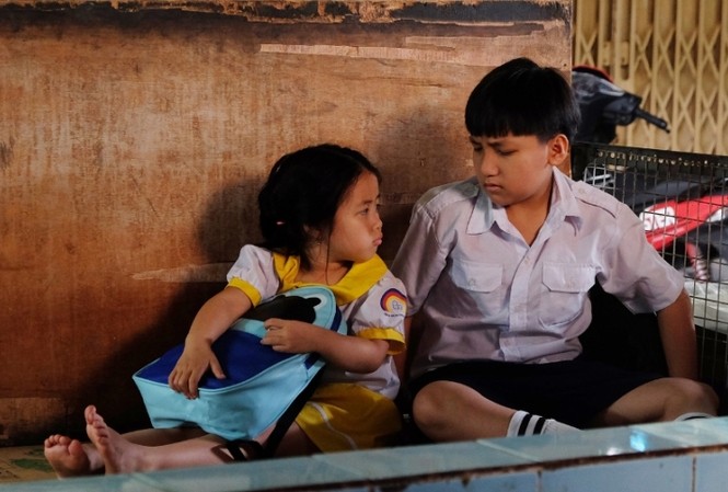 Diễn viên nhí 'Ở đây có nắng' kể chuyện bay trên biển Gia Bảo và Ngân Chi trong "Ở đây có nắng"