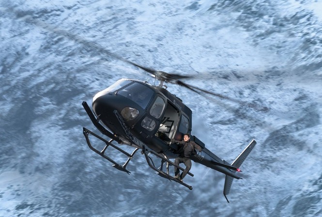 Những hình ảnh 'điên rồ' của Tom Cruise trong Nhiệm vụ bất khả thi 6 Tom Cruise tự thực hiện nhiều pha mạo hiểm, bất chấp chấn thương