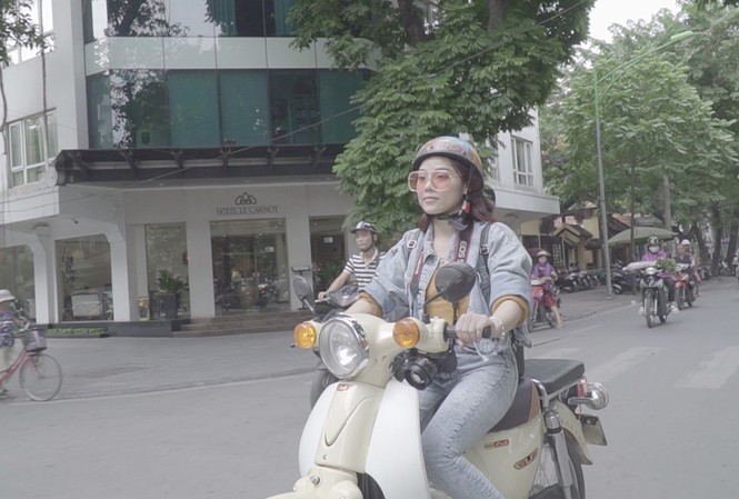 Mai Diệu Ly không áp lực vì Hà Trần từng hát 'Ngẫu hứng phố' Hình ảnh trẻ trung của Mai Diệu Ly trong MV "Ngẫu hứng phố" của Trần Tiến
