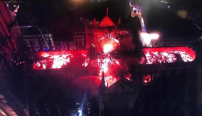 Tổng thống Pháp: 'Chúng ta cùng nhau tái thiết nhà thờ Đức Bà Paris' Người đứng đầu nước Pháp tuyên bố sớm tái thiết Nhà thờ Đức Bà