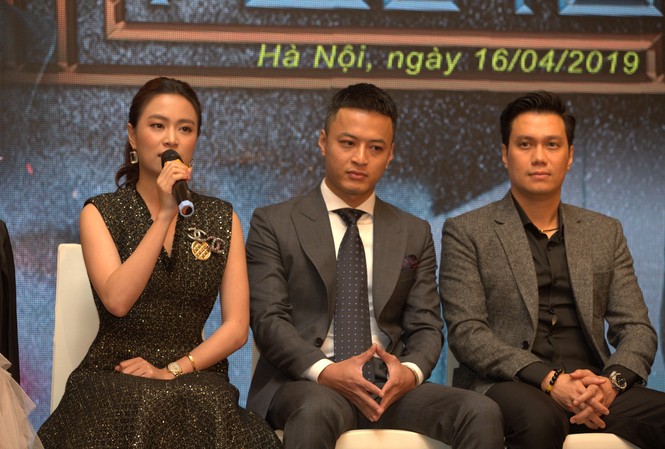 Hoàng Thùy Linh nghẹn ngào chia sẻ khi quay lại đóng phim VTV sau 12 năm Hoàng Thùy Linh bị "khớp" ngay cảnh đầu tiên đóng tình cảm với Hồng Đăng