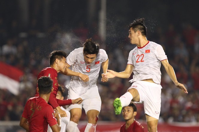 NSND Trung Anh: Thẻ đỏ cho HLV Park Hang Seo là 'điểm nhấn của trận đấu' Đoàn Văn Hậu đánh đầu ghi bàn trong trận Chung kết với Indonesia
