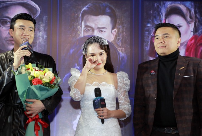 Bảo Thanh bật khóc hội ngộ dàn sao ‘Về nhà đi con’ Bảo Thanh khóc khi thấy dàn diễn viên Về nhà đi con và dàn nghệ sỹ tới chúc mừng