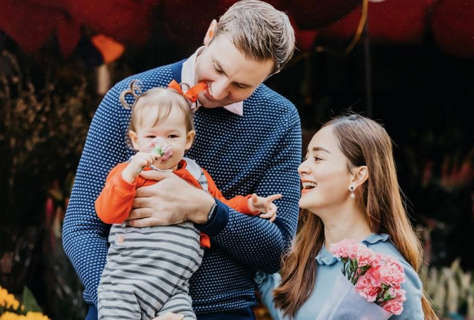 Diễn viên Lan Phương: Tết hạnh phúc bởi chồng Tây hoàn toàn chiều theo ý vợ Lan Phương rạng ngời bên chồng và con gái xinh xắn