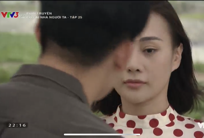 Tập cuối Cô gái nhà người ta: Lão Tài bị bắt, Uyên nhận lời yêu Khoa gà Uyên chấp nhận tình cảm của Khoa gà