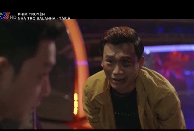 Nhà trọ Balanha 9: Bách (Xuân Nghị) bị đạo diễn đánh bầm tím vì cướp bạn gái Bách bị đánh te tua vì tội cướp bạn gái của đạo diễn