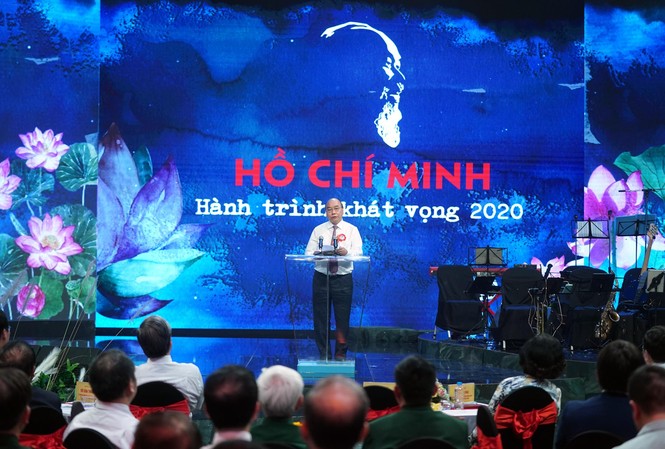 Thủ tướng nhấn nút ATM 'thuốc' chữa những căn bệnh nguy hiểm Thủ tướng tới dự và phát biểu tại chương trình giao lưu nghệ thuật “Hồ Chí Minh-Hành trình khát vọng 2020”. Ảnh: Quang Hiếu