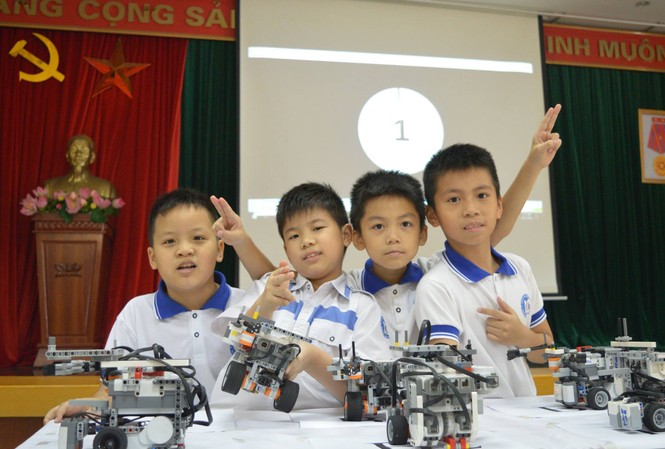 Hơn 500 học sinh tham gia ngày hội Robothon Học sinh tiểu học hào hứng với cuộc thi Robothon