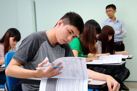 Vì sao dạy học ngoại ngữ chưa hiệu quả? Dạy học ngoại ngữ trong trường phổ thông còn nhiều khó khăn.