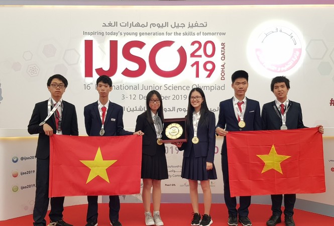 Học sinh trường Amsterdam dậy sóng thi Olympic khoa học trẻ: Đoạt 3 HCV 6 học sinh Việt Nam giành 6 Huy chương Vàng, Bạc Olympic Khoa học trẻ quốc tế