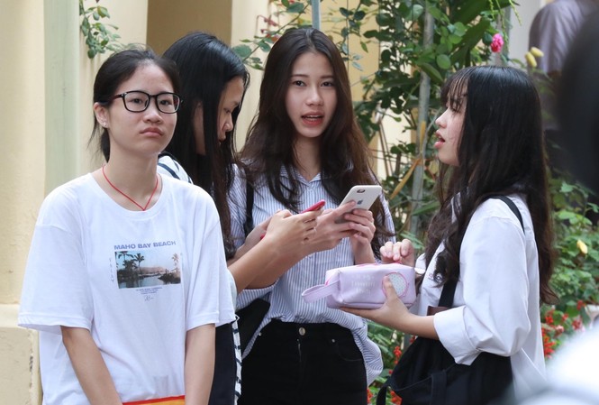 40.000 học sinh Hà Nội trượt suất học lớp 10 công lập năm nay sẽ đi đâu? Thí sinh tham dự kỳ thi tuyển sinh lớp 10 năm học 2019-2020 của Hà Nội.