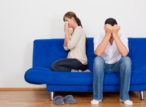 Chồng bao biện rằng vì tiền nên mới ngoại tình? Ảnh minh họa