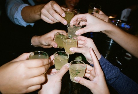 Phân biệt say rượu, ngộ độc rượu và khi nào cần đi cấp cứu Phân biệt say rượu, ngộ độc rượu và khi nào cần đi cấp cứu
