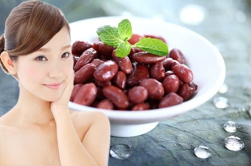 Làm trắng da và thu nhỏ lỗ chân lông với mặt nạ đậu đỏ Làm trắng da và thu nhỏ lỗ chân lông với mặt nạ đậu đỏ