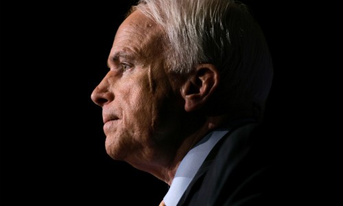 Ung thư não Thượng nghị sĩ John McCain mắc nguy hiểm mức nào? Thượng nghị sĩ John McCain