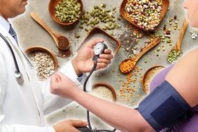 Bị huyết áp cao nên tránh những thực phẩm gì? Ảnh minh họa: express.co.uk