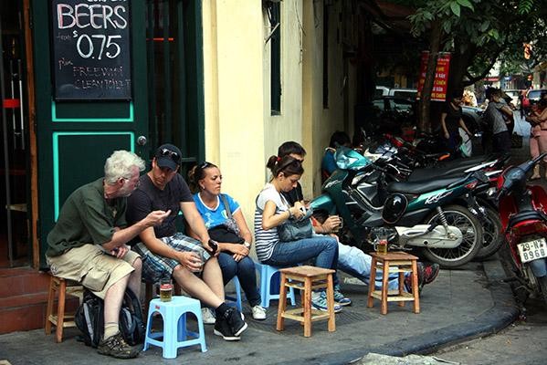 Du khách nước ngoài đập cửa xin tắt... loa phường! Du khách nước ngoài đập cửa xin tắt... loa phường!