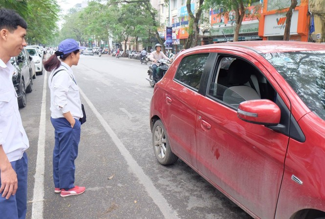 Phố Trần Hưng Đạo, Lý Thường Kiệt đỗ xe dọc: Bức xúc vì thiếu chỗ Phố Trần Hưng Đạo, Lý Thường Kiệt đỗ xe dọc: Bức xúc vì thiếu chỗ