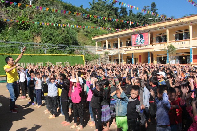 Du lịch từ thiện sưởi ấm hoàn cảnh khó khăn vùng cao Du lịch từ thiện sưởi ấm hoàn cảnh khó khăn vùng cao
