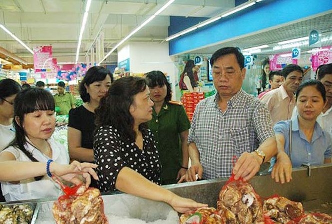 Hà Nội: Đóng cửa 52 cơ sở vi phạm an toàn thực phẩm trong một tháng Hà Nội: Đóng cửa 52 cơ sở vi phạm an toàn thực phẩm trong một tháng