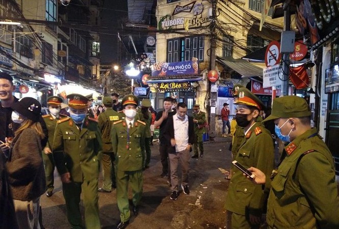 Phố cổ tạm dừng thí điểm kinh doanh đến 2h sáng phòng dịch Phố cổ tạm dừng thí điểm kinh doanh đến 2h sáng phòng dịch