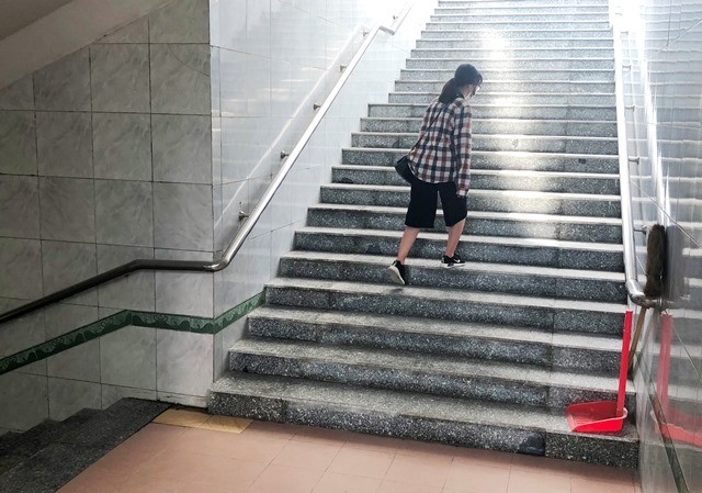 Sở GTVT Hà Nội nói gì về lát đá hầm đi bộ? Hầm đi bộ tại đường Vành đai 3 đã hoàn thành việc lát đá