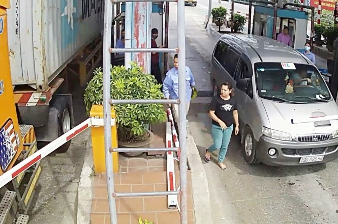 Trạm Tân Đệ 'thu phí oan?': Nhà đầu tư Tasco nói gì? Với lý do trạm đặt nhầm vị trí và thu phí oan, nhiều tài xế ô tô đã cho xe húc gãy thanh chắn trạm Tân Đệ, không nộp phí những ngày qua.
