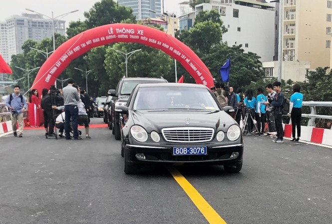 Hà Nội thông xe cầu vượt An Dương hơn 300 tỷ đồng Sau 10 tháng thi công cầu vượt An Dương đã thông xe sáng nay. Ảnh: T.Đảng