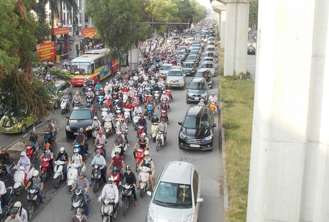Chuyên gia 'khuyên' Hà Nội chưa nên cấm xe máy đường Nguyễn Trãi, Lê Văn Lương Với việc có thêm đường sắt đô thị trên cao, đường Nguyễn Trãi được Sở GTVT lựa chọn thí điểm cấm xe máy. Ảnh: A.Trọng