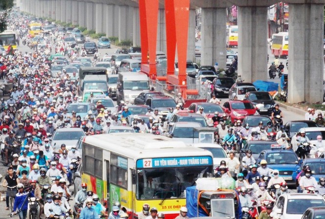 Giám đốc Sở GTVT Hà Nội: Không nóng vội khi thí điểm cấm xe máy Sở GTVT khẳng định: không nóng vội khi cấm xe máy trên đường Nguyễn Trãi hoặc Lê Văn Lương. Ảnh: Trọng Đảng