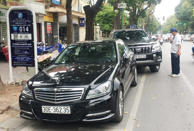 Hà Nội tiếp tục thí điểm trông xe theo iParking từ tháng 10 Trông xe theo hình thức iParking trên tuyến phố Trần Hưng Đạo. Ảnh: Anh Trọng