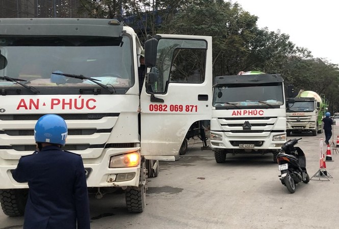 Vụ Thanh tra 'bỏ qua' xe vua lộng hành: Yêu cầu tổ công tác làm tường trình Hiện trưởng Thanh tra “bỏ qua” xe vua lộng hành trên đường chiều 19/1