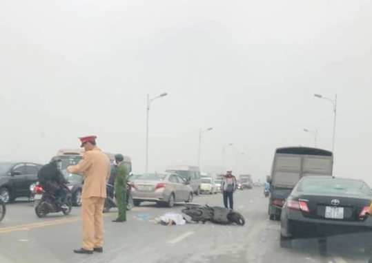 Để xảy ra tai nạn, Hà Nội yêu cầu chấn chỉnh việc sửa đường, cầu Vụ tai nạn gây tử vong người đi xe máy trên cầu Vĩnh Tuy đang sửa chữa mặt đường sáng 6/3.