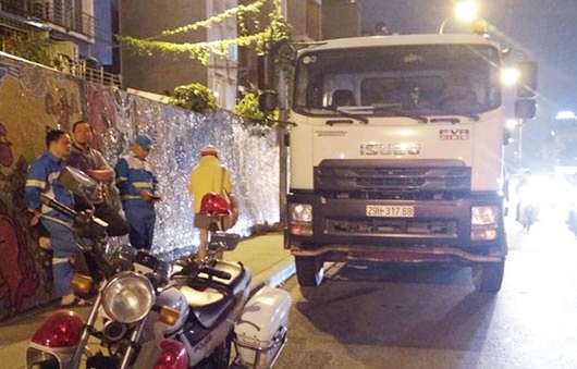Hàng loạt xe chở rác gây ô nhiễm môi trường bị xử lý Xe chở rác bị CSGT xử lý vì gây ô nhiễm môi trường.