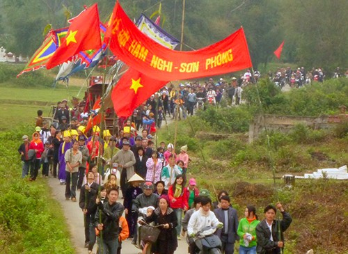 Xã được vua Hàm Nghi ban tặng nhiều bảo vật Hàng năm, cứ mùng 7 Tết, người dân xã Phú Gia thường tổ chức lễ hội rước bảo vật, tưởng nhớ công ơn của vua Hàm Nghi.