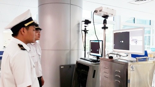Chàng trai Việt trở về từ châu Phi nghi nhiễm Ebola Thiết bị kiểm tra thân nhiệt đặt tại sân bay Tân Sơn Nhất.