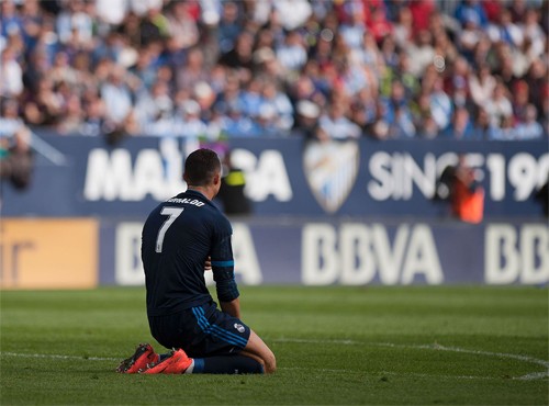 Ronaldo đá hỏng phạt đền, Real mất điểm trước Malaga Ronaldo vừa có công, vừa có lỗi trong trận hòa. Ảnh: Reuters