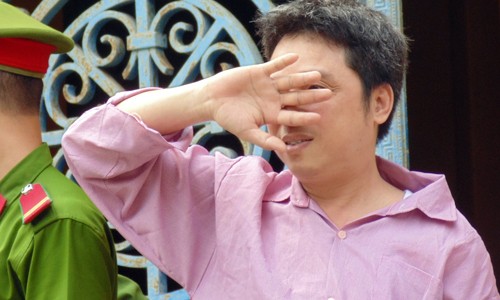Thầy dạy nhạc 5 lần hãm hại nữ sinh Huy tại tòa. Ảnh: T. C.