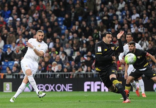 Bộ ba BBC cùng tỏa sáng, Real đại thắng Sevilla Benzema dứt điểm quyết đoán mở tỷ số cho Real. Ảnh: Reuters