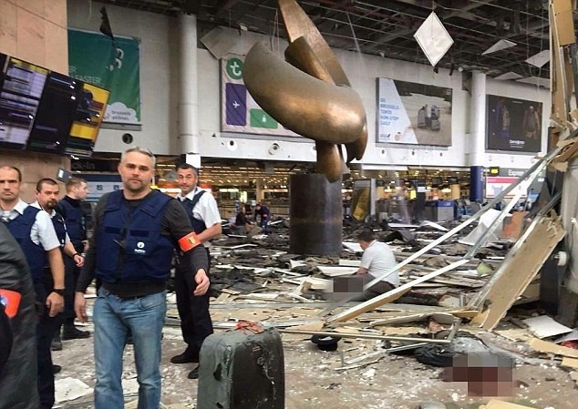 Mổ xẻ thất bại cay đắng của tình báo Bỉ Sân bay Zaventem ở Brussels bị hư hại nặng nề sau các vụ đánh bom ngày 22/3 (Ảnh: DM)