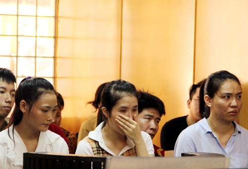 Những người 'điều' ca sĩ, người mẫu bán dâm nghìn USD hầu toà Các bị cáo thừa nhận hành vi phạm tội, riêng Lộc kêu oan. Ảnh: X. D.