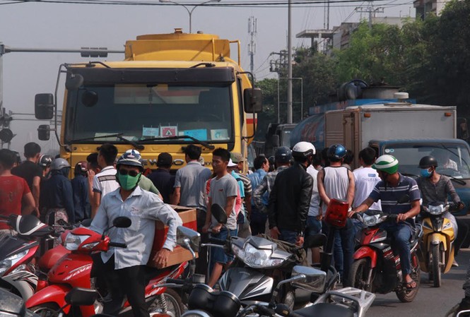 Bị xe bồn cán nát chân khi đi qua ngã tư 'tử thần' Hiện trường vụ tai nạn